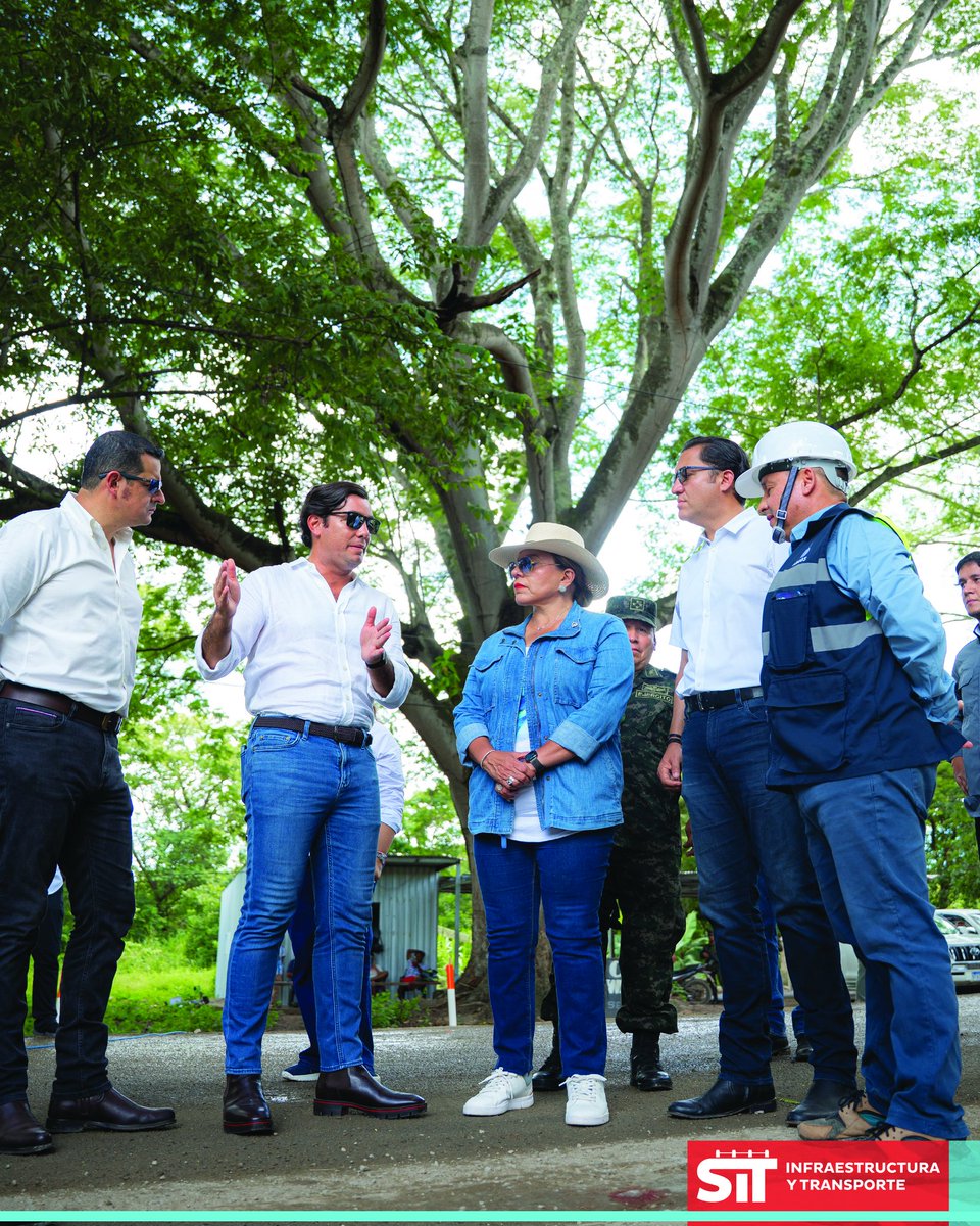 ¡Estamos construyendo y conectando Honduras! 🇭🇳
Supervisión del avances del proyecto de pavimentación con concreto hidráulico del tramo carretero Danlí - Trojes, Este proyecto, que
abarca una longitud total de 77.98 km y que se ejecuta en tres lotes. 😎
#XiomaraSíCumple