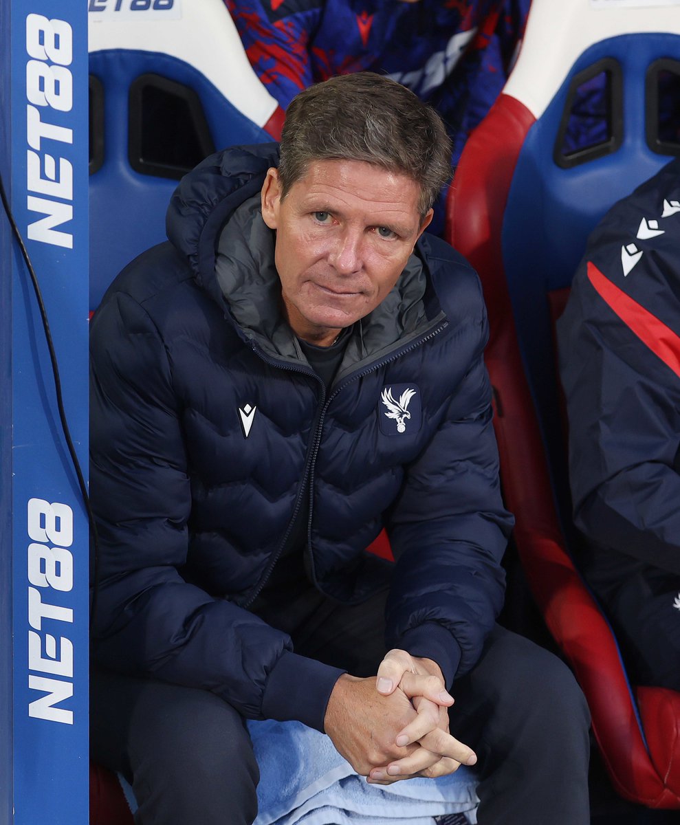 Marc Guehi remains linked with Liverpool, and Crystal Palace boss Oliver Glasner suggested he may have to play in defense after the chairman admitted players must be sold 😅

"If Marc [Guehi] leaves, maybe I will try my boots because I was a centre-back."

liverpool.com/liverpool-fc-n…