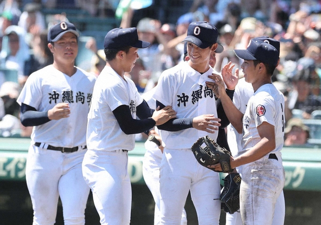 HAPIOKI's tweet photo. 甲子園決勝に挑む沖縄尚学のベンチ入り20人中18人が沖縄出身の「うちなんちゅ」なの凄すぎて震えた…！ https://t.co/Op2hk4REuf