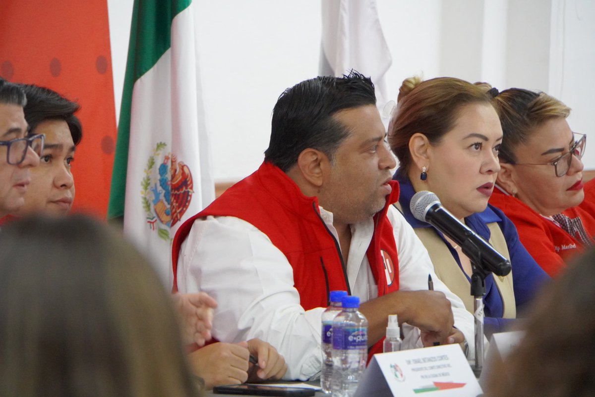 ¡Con rumbo y liderazgo seguimos adelante! 💪🏾 
En reunión con nuestro Presidente Nacional <a href="/alitomorenoc/">Alejandro Moreno</a>, cerramos filas para seguir defendiendo a México, con formación y capacitación en todo el país.
¡Aquí está el #PRIUnido! 🙌🏻
#IRH #SomosIRH