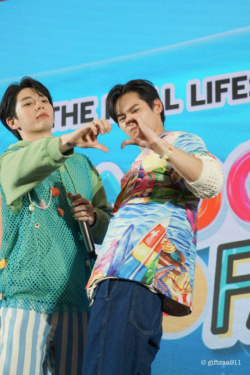 officialさま素敵なタグをありがとうございます🙏✨✨
2人とも大好き🖤🤍
Kaoくん・Upくん各々のこれからを応援しています！
KaoくんUpくんがたくさんの人に愛されて、たくさんの夢を叶えられますように✨✨
cr.onpic
#Happy5thAnniversaryKaoUp
#KaoUpDestinyDay
#กั๊พอ้าว #เก้าอัพ
#KupAo #KaoUp