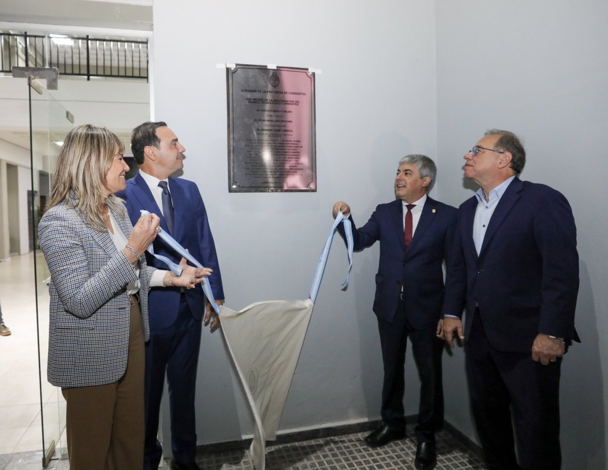 gustavovaldesok's tweet photo. Junto al rector @OmarLarrozaOk, inauguramos el Parque Tecnológico de Corrientes, en el predio de la @unneargentina, un moderno espacio que será motor de innovación y desarrollo, articulando conocimiento, inversión y oportunidades para transformar la economía de nuestra provincia. https://t.co/jLe2dk8BcX