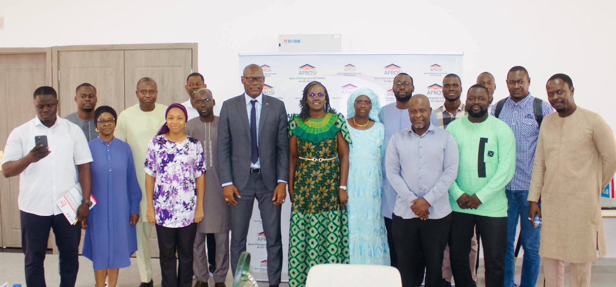 Renforcer les compétences pour mieux accompagner l’industrie: 
Rencontre entre l’APROSI et BEM École de Management pour renforcer les compétences de nos équipes. Un partenariat pour soutenir la professionnalisation et l’Agenda Sénégal 2050 #APROSIFor2050 #BEM #AgendaSénégal2050