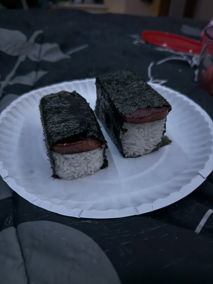 ugly homemade spam musubi for dinner :3