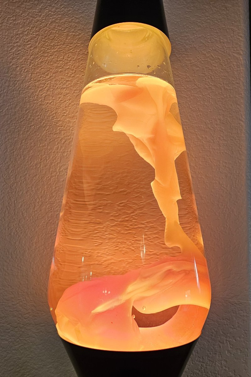 monktoshi's tweet image. every night

there is a new piece of art

that manifests from my #lavalamp🙏