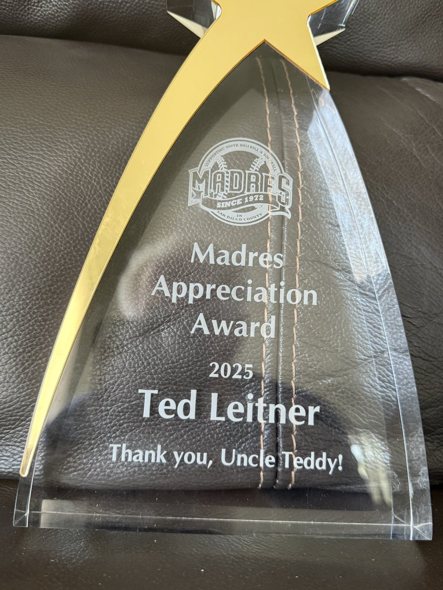 Proud to receive the 1st annual Madres Appreciation Award from those great #padres fans after speaking to their group this month. Had a wonderful time-looking forward to getting back into speaking in the community again!