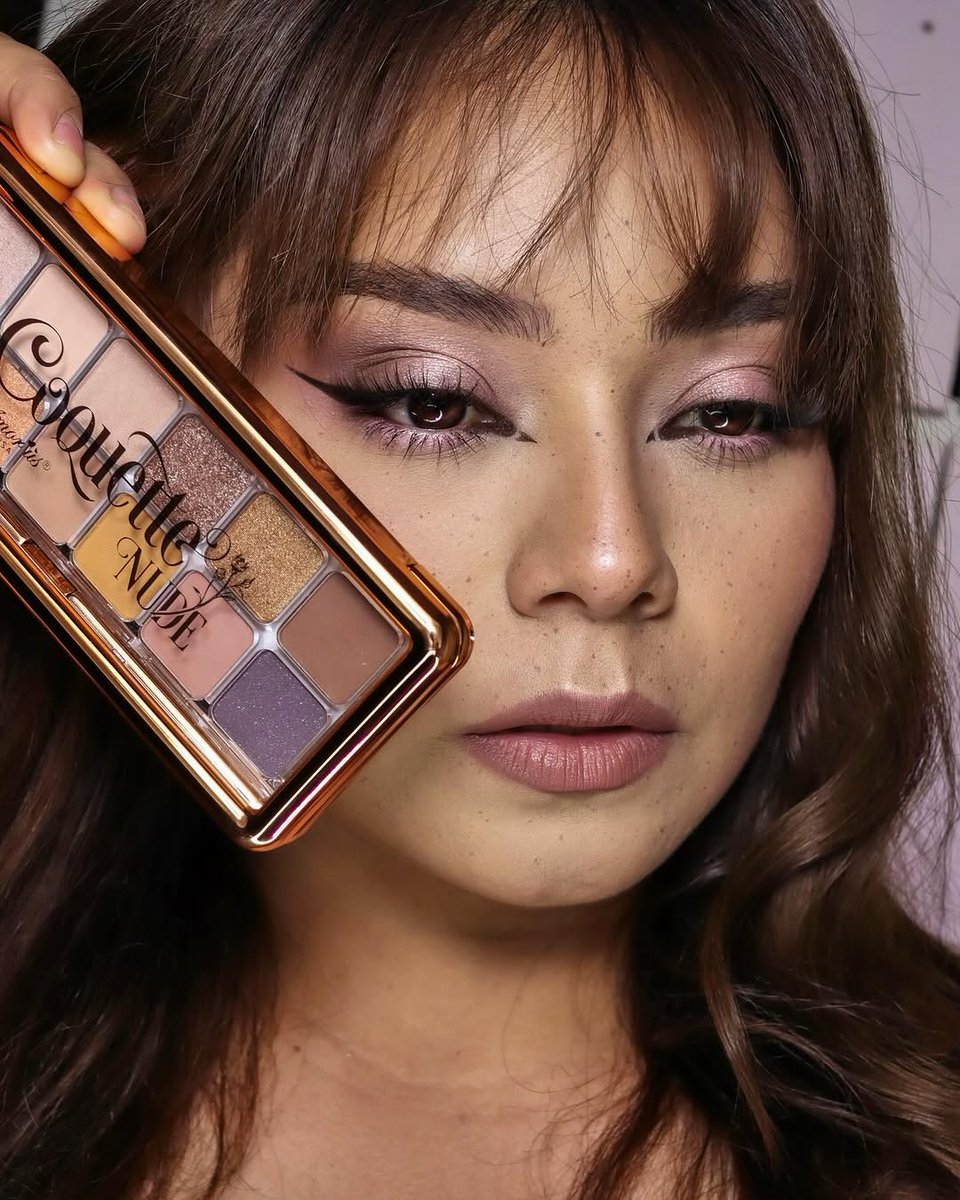 shopamorususa's tweet image. Timeless and mysterious beauty 💖 @aguilera_barrera used our Coquette Nude 12 Shade Palette to create this striking look! ✨

 💫 Versatile Color Range
💫 High Payoff
💫 Matte, Shimmer, Foil Finish

Get yours at amorususa.com

#amours #eyeshadow #repost