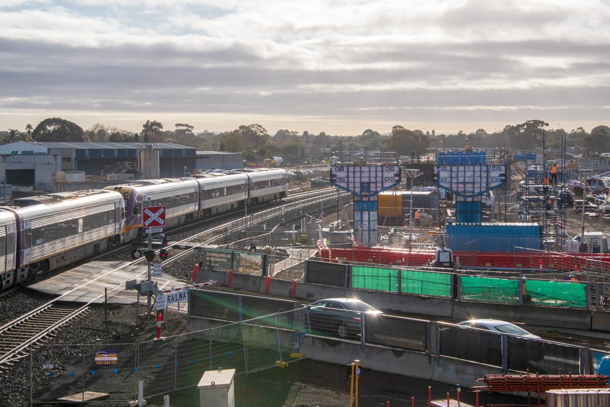 ⏩ We're picking up momentum in Melton!

🚜 We've installed the first precast concrete wall sections – which will form the structure that supports the 4 elevated platforms at the new Melton Station.

➡️ More: bit.ly/3PHEOxE