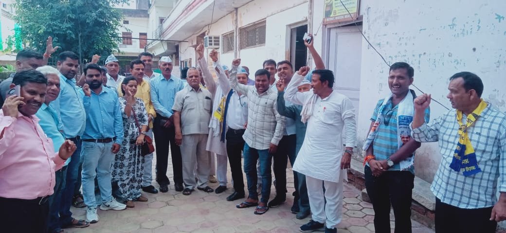 AAPMPOfficial's tweet image. दिनांक 21/08/2025 को आम आदमी पार्टी मुरैना इकाई के जिला प्रभारी श्री सपन भारद्वाज जी एवं श्रीमती अमिता खंडेलवाल जी एवं जिलाध्यक्ष श्रीकृष्ण कुशवाह जी कि अध्यक्षता मे एक बैठक सम्पन हुई।
@AamAadmiParty @ArvindKejriwal @SandeepPathak04 @JSTomarAAP @AAPRaniAgrawal @rohitgupta121