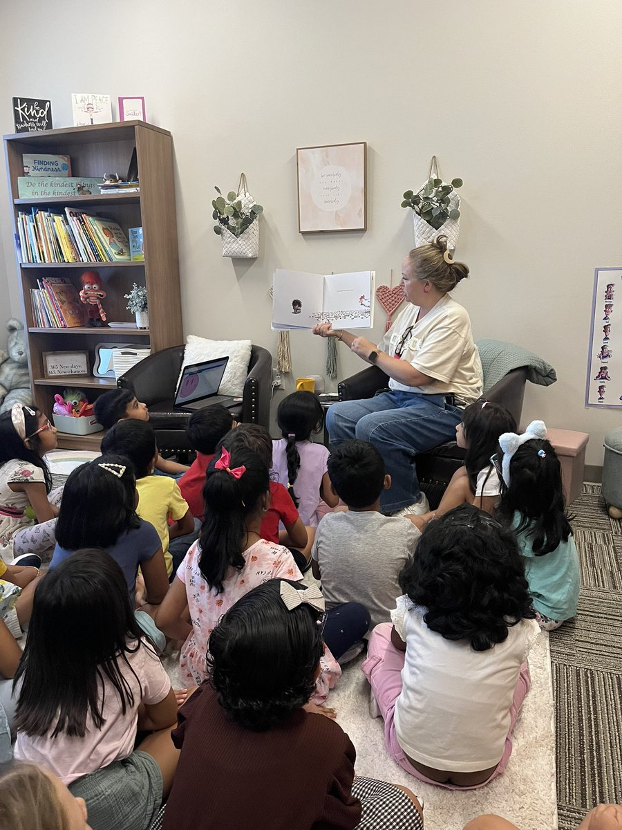 We enjoyed our visit with <a href="/Angel3May/">Angel Buchanan</a> and <a href="/RJLeeCounselor/">Angela Garvin</a>! Thank you for inviting us to visit and for reading to us! 🩵