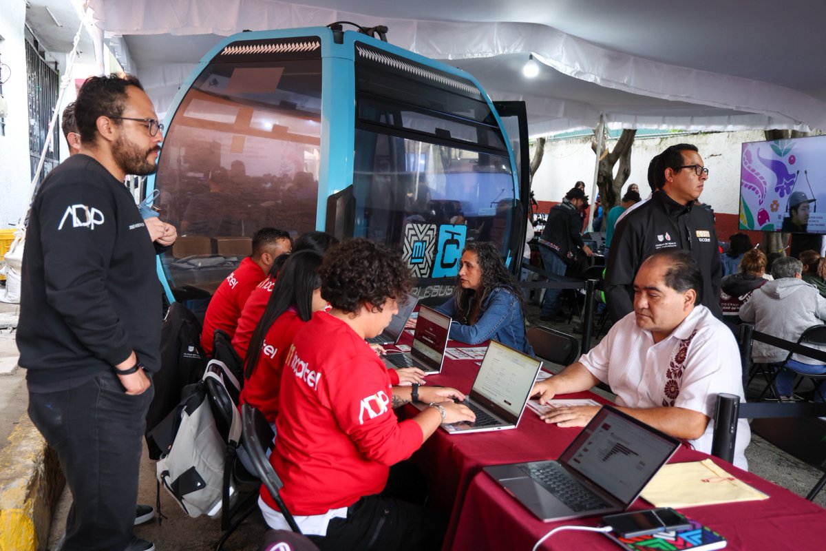 Esta tarde el programa #CasaXCasa llegó a <a href="/ALaMagdalenaC/">Alcaldía La Magdalena Contreras</a>. 

Junto al alcalde <a href="/Fer_MercadoG/">Fernando Mercado</a>  y el gabinete del <a href="/GobCDMX/">Gobierno de la Ciudad de México</a>  recorrimos colonias que se convertirán en polígonos de bienestar, atendiendo las necesidades más inmediatas de las y los vecinos. 

Escuchar de primera mano nos