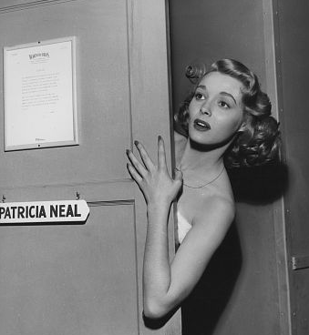 KeysSteven's tweet photo. @tcm Leona's not in that pantheon of popular femme fatales but should be: sexy, smart (v. Lucy) & makes me nervous "half a mile off" #filmnoir #noir
Then trade that baby-doll look for wind-swept brunette and you've got Alma Brown #hud #patricianeal #thebreakingpoint #noir #tcmparty https://t.co/bHWdilfZLr
