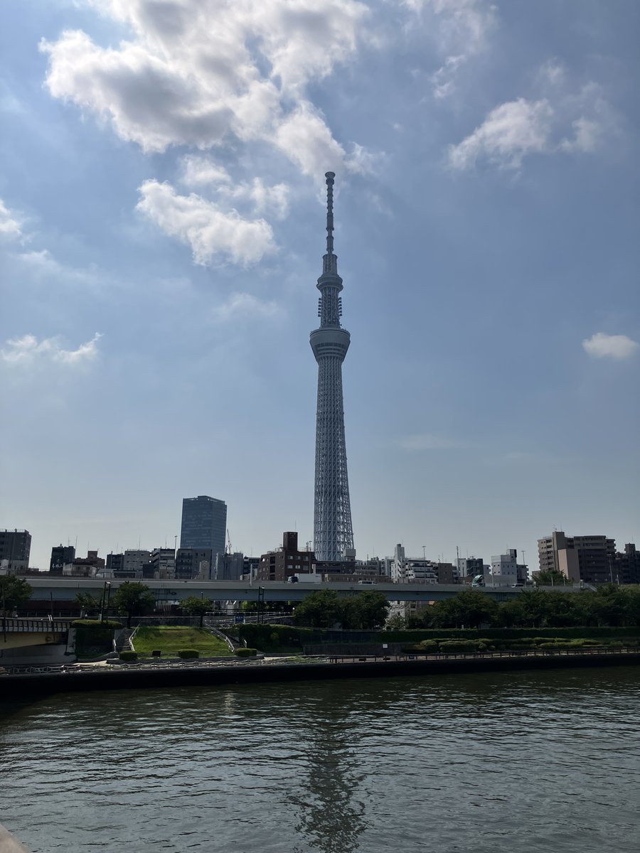 おはようございます！
＼今日の 豊洲 の天気は？☺／
☀☁晴れ時々くもり

📷先日散歩中に撮影した
スカイツリー✨

暑さが続きますが、
体調第一で過ごしましょう！

#企業公式が毎朝地元の天気を言い合う
#企業公式が朝の挨拶を言い合う
