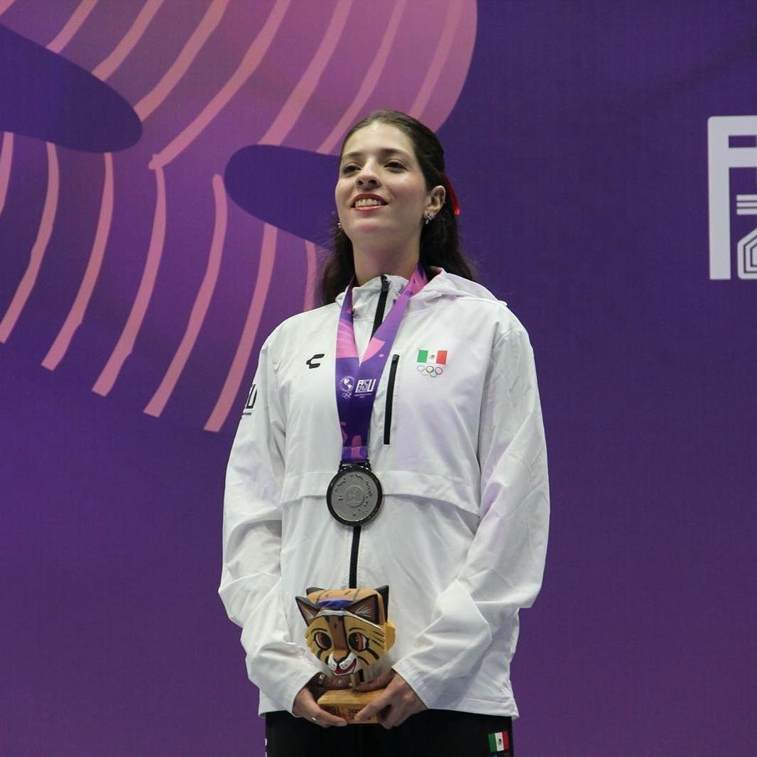 🐾 #UnGoyaPara Ana Margarita Paredes, estudiante de la Facultad de Ciencias Políticas y Sociales UNAM y seleccionada nacional de esgrima, quien se alzó con la medalla de plata en la modalidad de espada en los II Juegos Panamericanos Junior Asunción 2025 🥈🤺🙌🏼

#SoyDeporteUNAM