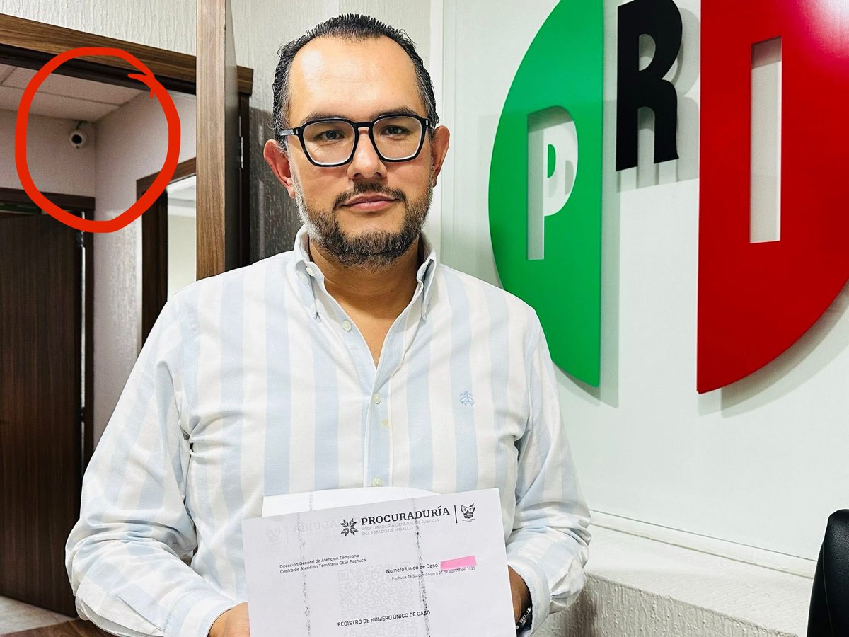 Dino Madrid 🔻 (@dinomadridmx) on Twitter photo El dirigente local del PRI en Hidalgo, <a href="/MarcoMendoza_B/">Marco Antonio Mendoza</a>, nos comparte con solemnidad que fue víctima de una “violenta irrupción” en sus oficinas. Tan violenta, que no se robaron nada, solo le dejaron los archivos revisados y una notita misteriosa, como si fuera episodio barato de El dirigente local del PRI en Hidalgo, <a href="/MarcoMendoza_B/">Marco Antonio Mendoza</a>, nos comparte con solemnidad que fue víctima de una “violenta irrupción” en sus oficinas. Tan violenta, que no se robaron nada, solo le dejaron los archivos revisados y una notita misteriosa, como si fuera episodio barato de