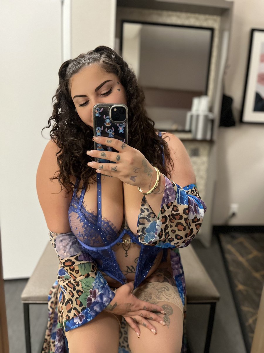 lynnkenzie5's tweet photo. I heard you like your woman with a lil meat on her bones ? Am I juicy enough for you ? 💋💋
#Texas #DallasCowboys * * #houstonnightlife
#HoustonStripper #houstonbaddies #houstonmassage #findomgoddes #findompiggy #findora
#PayPigTrash https://t.co/kXK9gsFyYQ
