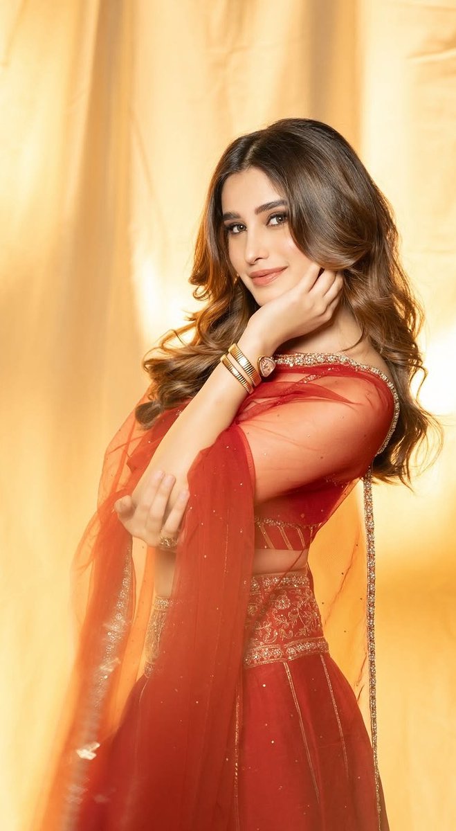 BeautiesInRed's tweet photo. R. TANDON https://t.co/GuKgqngNzM