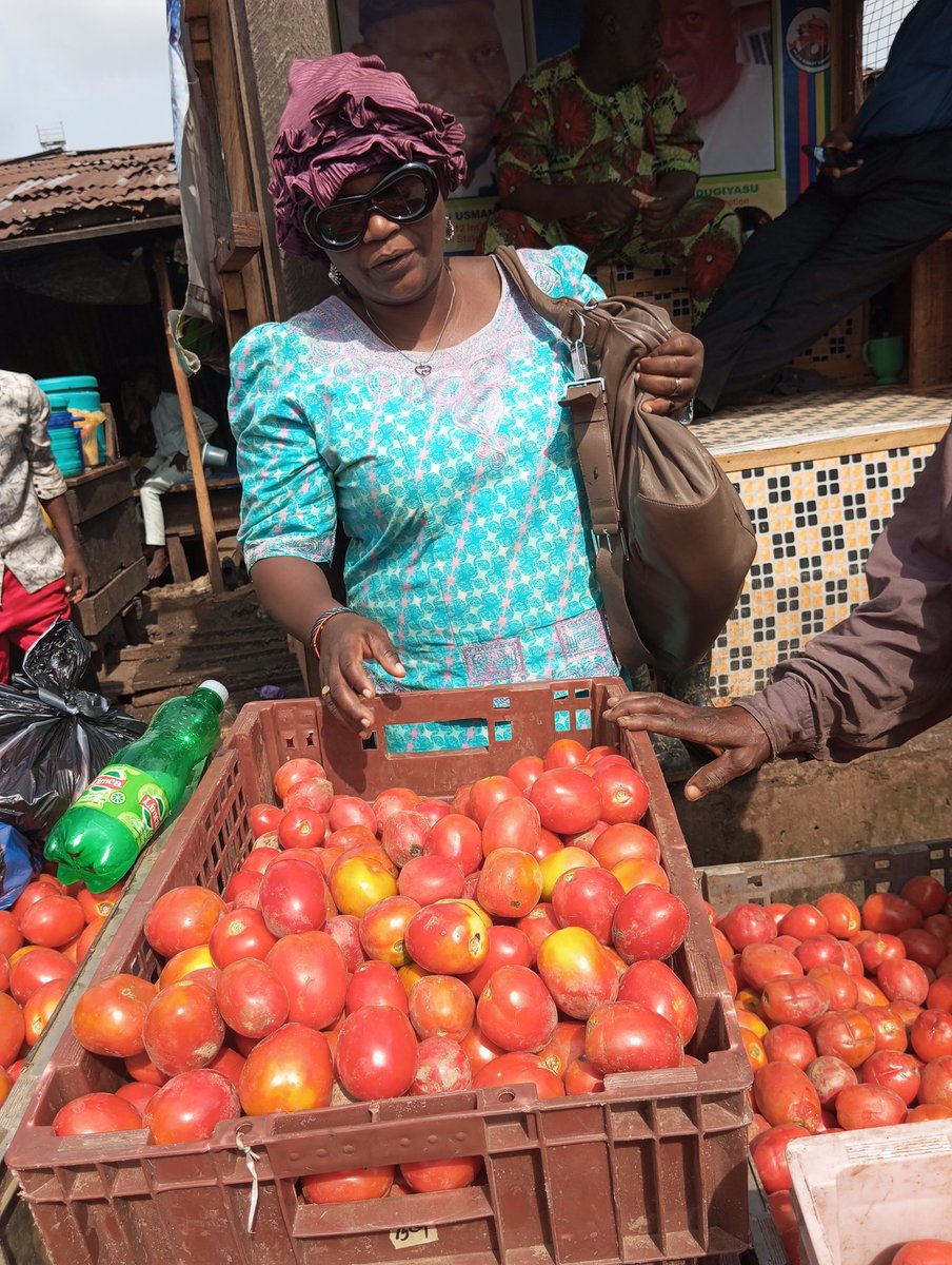 MensahOmolola's tweet photo. Hello 👋 
This is the face behind the brand the best #auntieesther (ND) of Mile12, Lagos we deal on all foodstuffs and soup indigents wholesale and retail ranging from 
Beans ✅ Garri ✅ Rice✅
Oha, afang, banga, water leave, ugwu ✅ Vegetable oil, palm oil, Maggi ✅ https://t.co/6FsVQ88Fpx