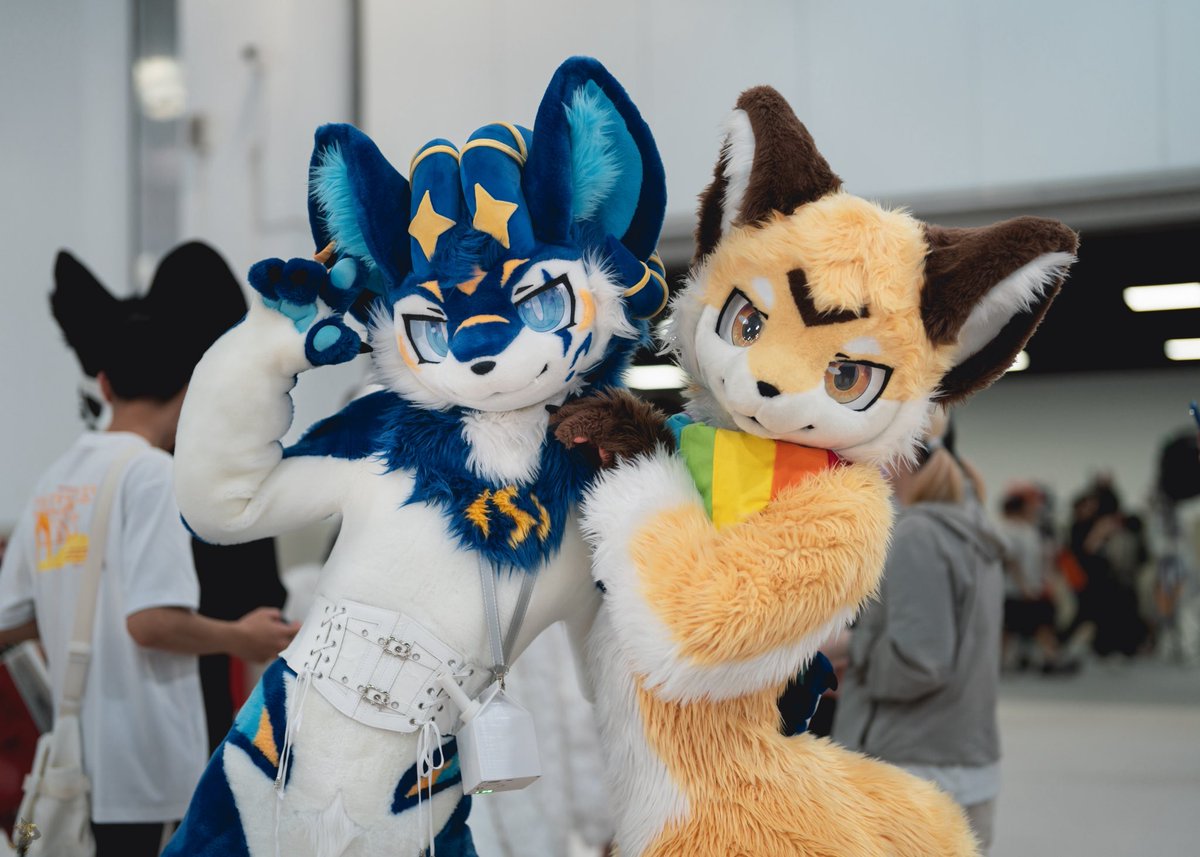 可爱黄狐狸<a href="/_vector_fox/">向量_Vector</a> 
📷<a href="/Kitami_2000/">慕慕慕🚗💨➡️Hi Furry</a> 
#FursuitFryday