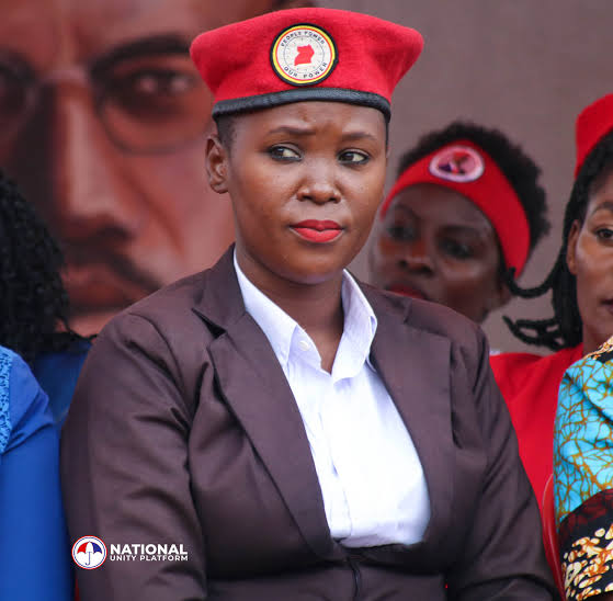 I think God is fighting Malende's battles. 😅

The group which attacked her have a sandal to sanitize. 😅
By the time they finish with lukwago, kajja kuba kabalimu 3:0

Nze kanelire ekikomando😅