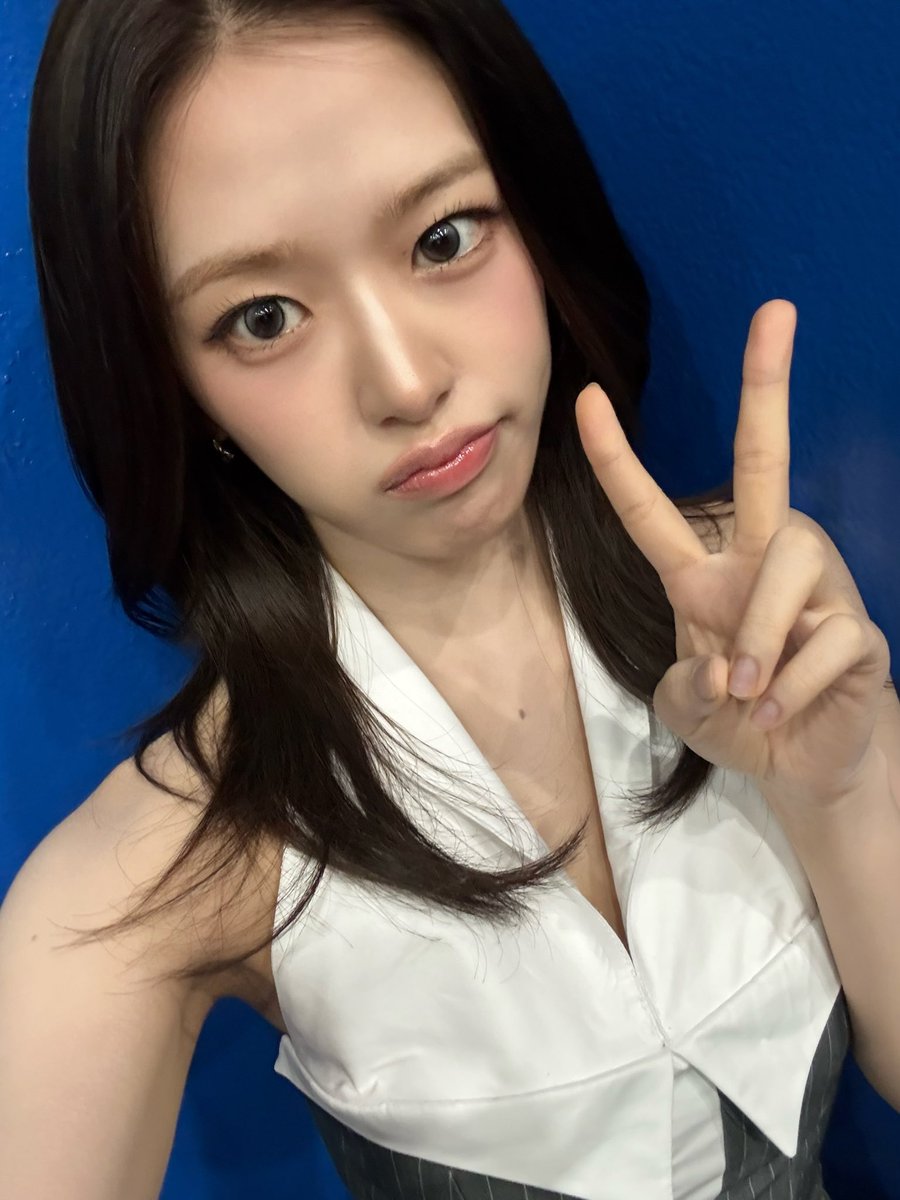 _yujjin_an's tweet photo. [#오늘의유진🌟]

다이브 최고🩶✌🏻

#ANYUJIN #안유진 #アンユジン
#IVE #아이브 #アイヴ https://t.co/gQsgaF69Zz