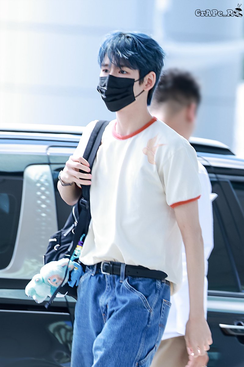 im_GRAPE_r's tweet photo. 0822 HANBI  ICN✈️

#HANBI #한비 #SMTR25 https://t.co/5HmSr31v0T