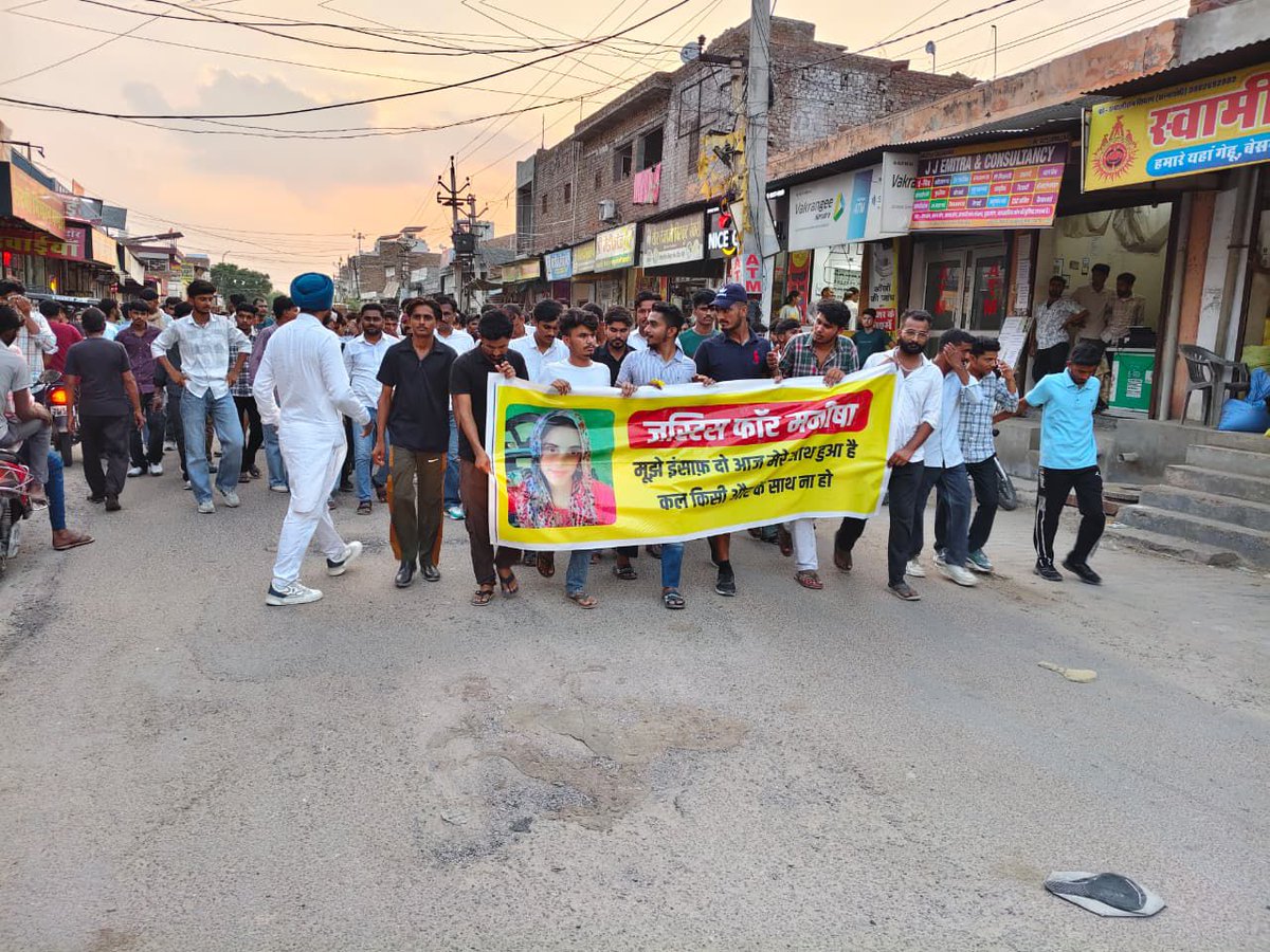 हरियाणा के भिवानी क्षेत्र में महिला टीचर मनीषा स्वामी के साथ हुई दरिंदगी की घटना अत्यंत दुखद एवं अंतरात्मा को झकझोर देने वाली है।सरकार से मांग करता हूँ कि आरोपियों को कड़ी से कड़ी सज़ा मिले।
#JusticeForManisha
#Justice4Manisha