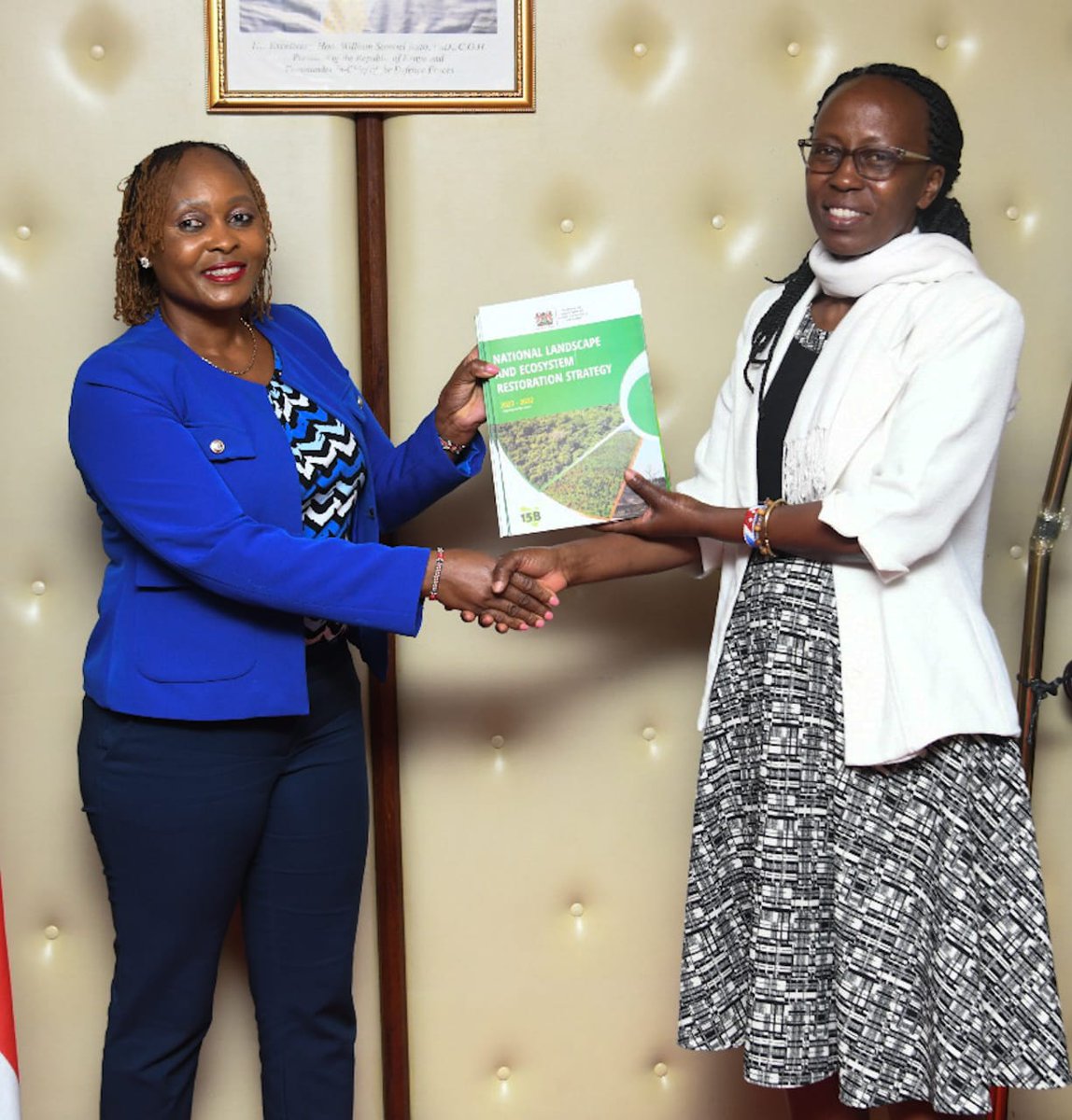 Forestry__Kenya's tweet photo. 𝟏𝟓 𝐁𝐢𝐥𝐥𝐢𝐨𝐧 𝐓𝐫𝐞𝐞𝐬 𝐒𝐞𝐜𝐫𝐞𝐭𝐚𝐫𝐢𝐚𝐭 𝐄𝐧𝐠𝐚𝐠𝐞𝐬 𝐒𝐭𝐚𝐭𝐞 𝐃𝐞𝐩𝐚𝐫𝐭𝐦𝐞𝐧𝐭𝐬 𝐚𝐬 𝐀𝐰𝐚𝐫𝐞𝐧𝐞𝐬𝐬 𝐃𝐫𝐢𝐯𝐞 𝐄𝐧𝐭𝐞𝐫𝐬 𝐅𝐨𝐮𝐫𝐭𝐡 𝐖𝐞𝐞𝐤

The #15BillionTrees Secretariat has wrapped up the fourth week of its sensitization mission on the National Landscape and Ecosystem Restoration (NLER) Strategy 2023–2032, holding discussions with several State Departments including Basic Education, Broadcasting and Telecommunication, ICT and the Digital Economy.

The ongoing campaign seeks to strengthen coordination and accountability in Kenya’s landscape restoration efforts, in line with the presidential directive to grow #15BillionTreesBy2032.

During the engagements, inadequate resourcing was identified as a key challenge slowing down progress. The Secretariat underscored the need for ministries to allocate stronger budgetary support to tree-growing initiatives and called for enhanced collaboration with private sector players, development partners, and civil society organizations. These partnerships, officials noted, will be critical in bridging resource gaps and accelerating the nationwide campaign.

Departments further shared success stories of collaborating with local communities, noting that contributions of land, labor, and indigenous knowledge have significantly boosted tree survival rates. They pledged to intensify their commitment to the presidential directive by aligning their plans with the NLER Strategy, reaffirming their role in steering Kenya toward a greener, climate-resilient future.

Ms. Florence Mwachoki from the  #15BillionTrees Secretariat, emphasized that with stronger partnerships and sustained commitment across all sectors, the ambitious target of 15 billion trees is within reach.

#15BillionTrees #15BillionTreesBy2032 #15BWajibuWaKilaMkenya #EcosystemRestoration #ClimateAction #GreenKenya #ForestsForFuture #JazaMiti