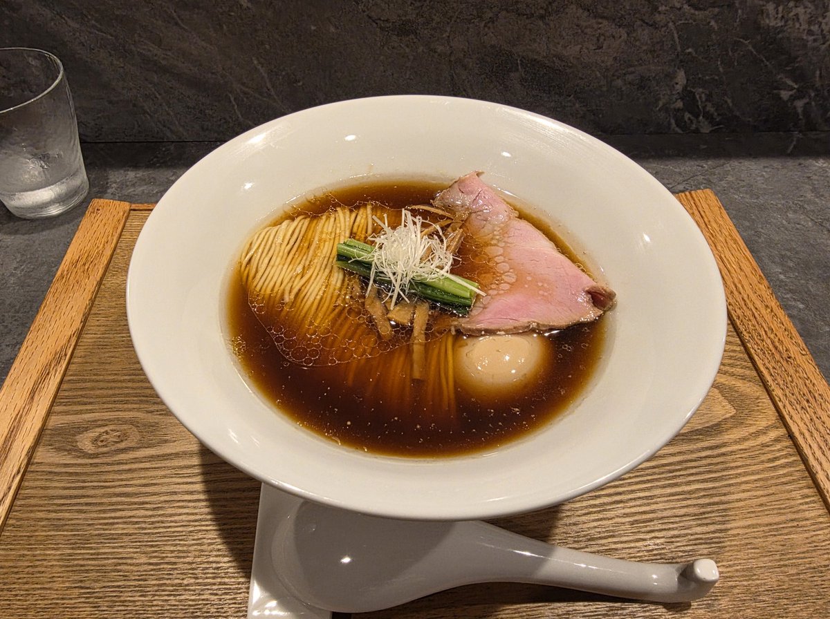 RAMEN MATSUI🍜

新宿御苑にある予約制のラーメン。
気づいたらスープまで飲み干してた。
ただただ、美味い。

この言葉以外不要。