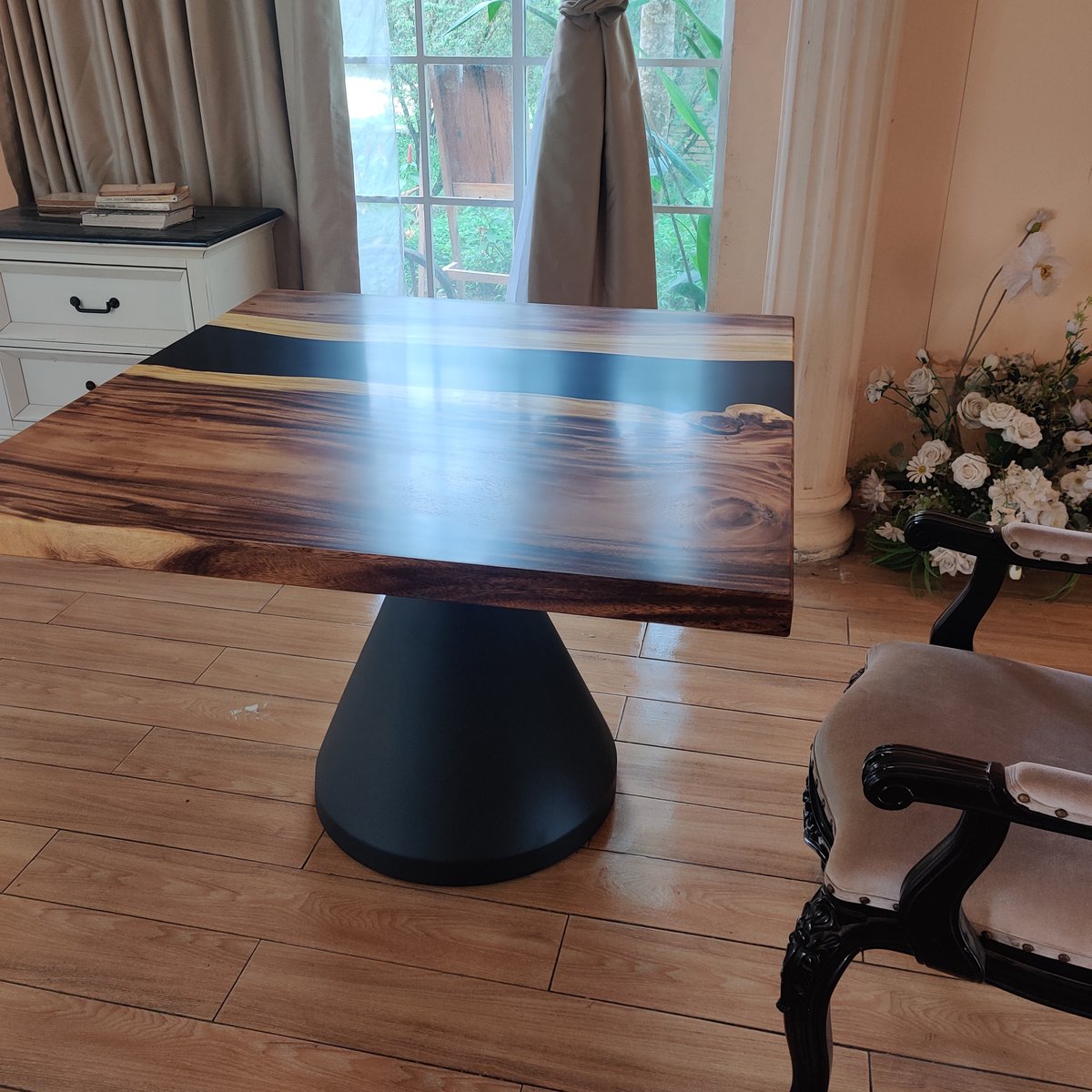 LumberGrand's tweet image. Every home tells a story. We’re here to help you tell yours. Starting with the table.

📸: Our customers.

#LumberGrand #TableTop #LiveedgeTable #EpoxyTableTop #CustomTable #WoodWorking  #DiningTable #CoffeeTable #HomeDecor