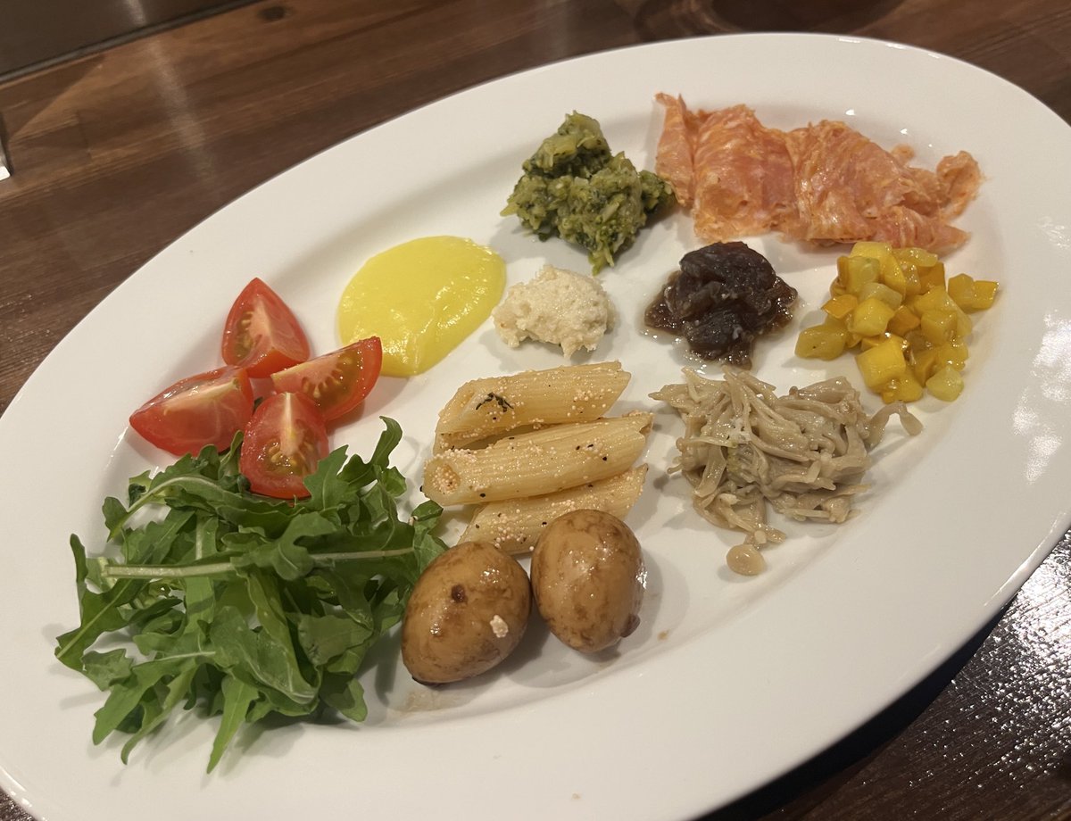 alpaKamata's tweet photo. 蒲田の立ち飲みワインバー【トンマーゾ】

料理がオシャレで美味しいし、美味しい
ワインがお手軽に飲めるのでオススメです！ https://t.co/o3YJbRgfFB
