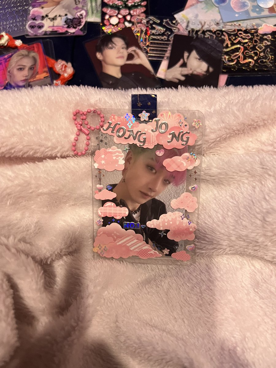 Fosslmc's tweet photo. guys i decorated my first karma PC!! this comeback is so amazing i hope everyone liked it as much as me, the cuntstant bubble spamming was crazy!!!! https://t.co/29lxJ7hcAP