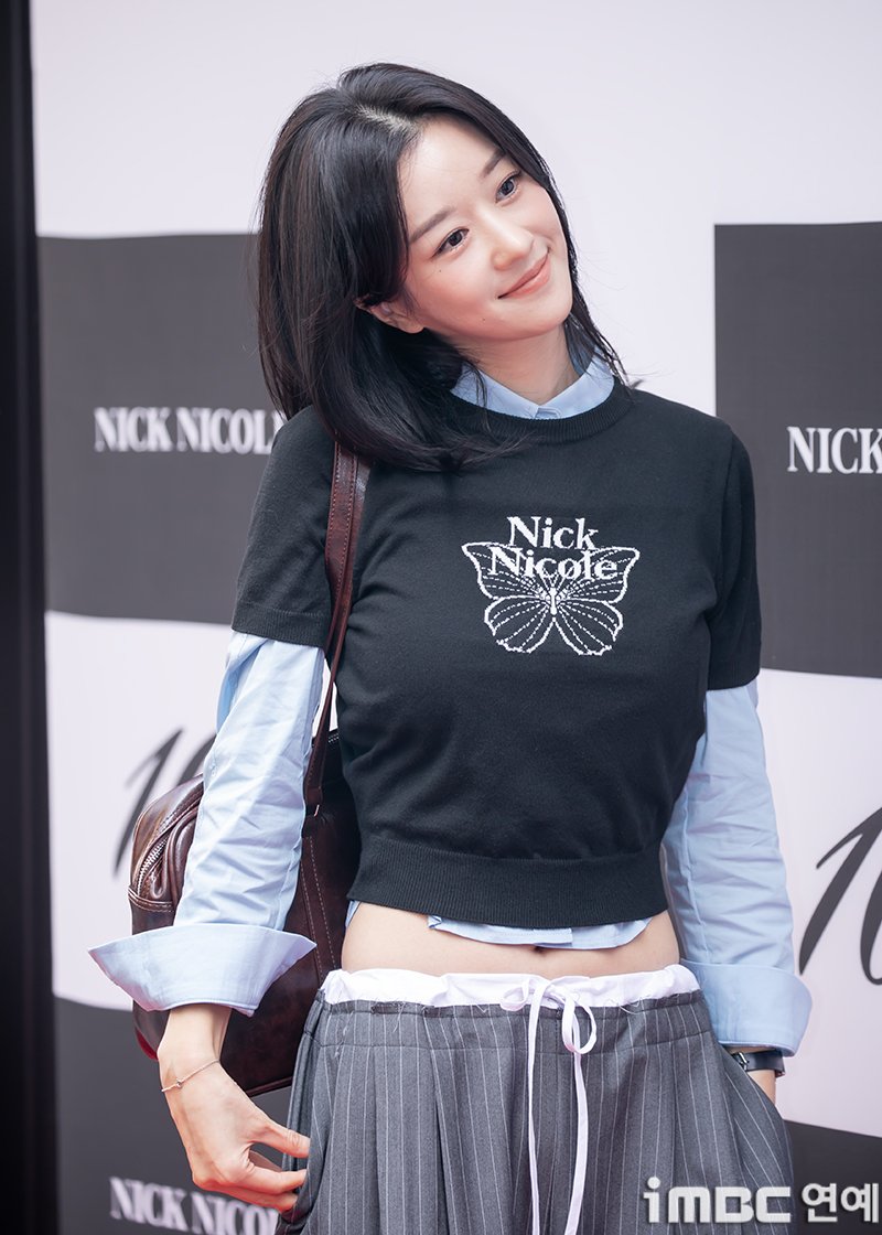 heonalog's tweet image. Padahal lagi sibuk event didalam, tapi masih nyempetin buka bubble buat mastiin hadiahnya nyampek ke fans. Sweet banget 🥺🥺🥺
#NickNicole #닉앤니콜10주년
#SeoYeaJi #서예지