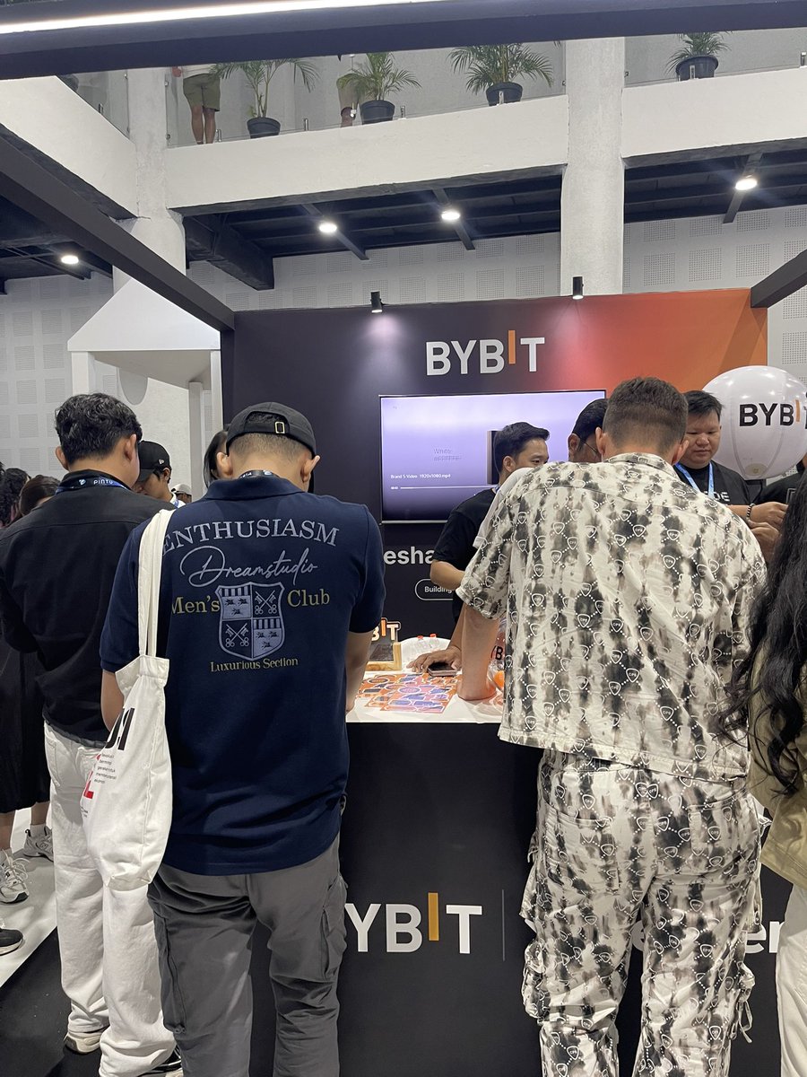 lukmannurs315's tweet image. Day 2 ! @CoinfestAsia 

#BybitIndonesia

@Bybit_Official