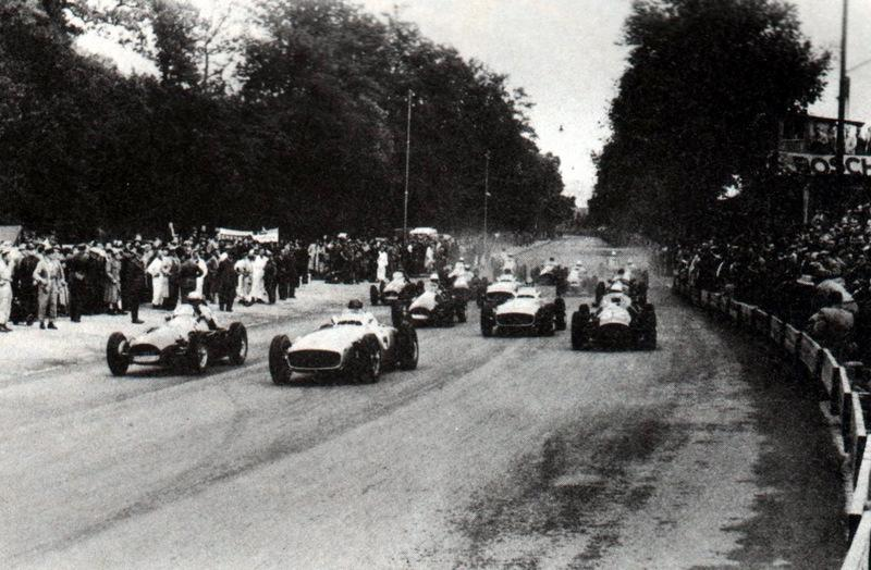 MsportXtra's tweet photo. #F1 #OnThisDay, August 22nd 1954, at the Brengarten circuit for the last time, it was Juan Manuel Fangio in the @MercedesAMGF1 that won the #SwissGP ahead of polesitter José Froilán González (@ScuderiaFerrari ) and Hans Hermann. https://t.co/OnYntekqCI #MsportXtra @UnracedF1 https://t.co/yb39YUYkLI