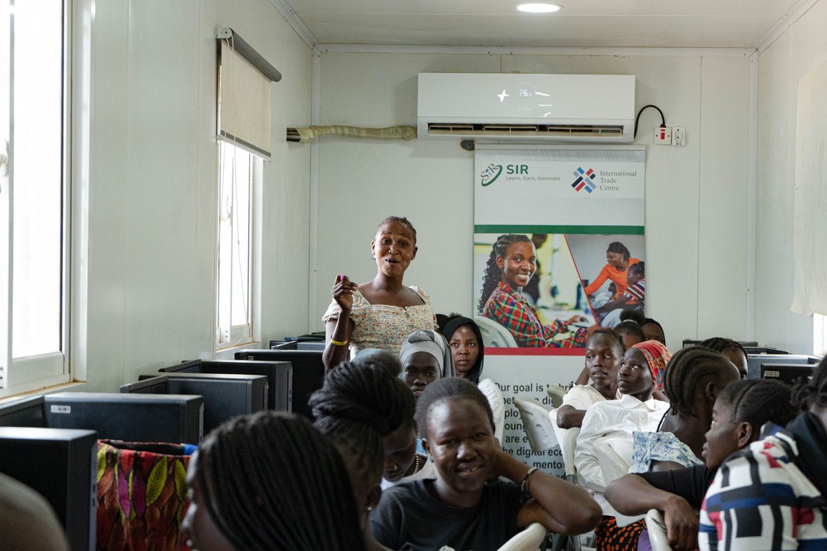 SolidarityInit1's tweet photo. When girls have the knowledge &amp; tools for menstrual health, they can learn with dignity &amp; thrive in education. 

#LearnEarnLead #WithRefugees #SRHR 
 Learn from our initiatives:  https://t.co/bNXYckqNhP https://t.co/9DwPhOMkdB