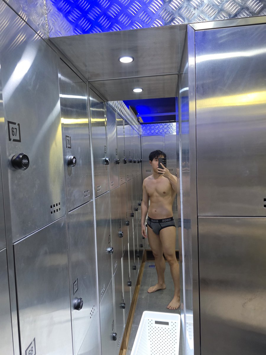 Baoss6's tweet photo. ถ่ายดูหุ่นสวยกว่ามากกก ทำไมนะ 🤔 https://t.co/Be4KJ5IMXn