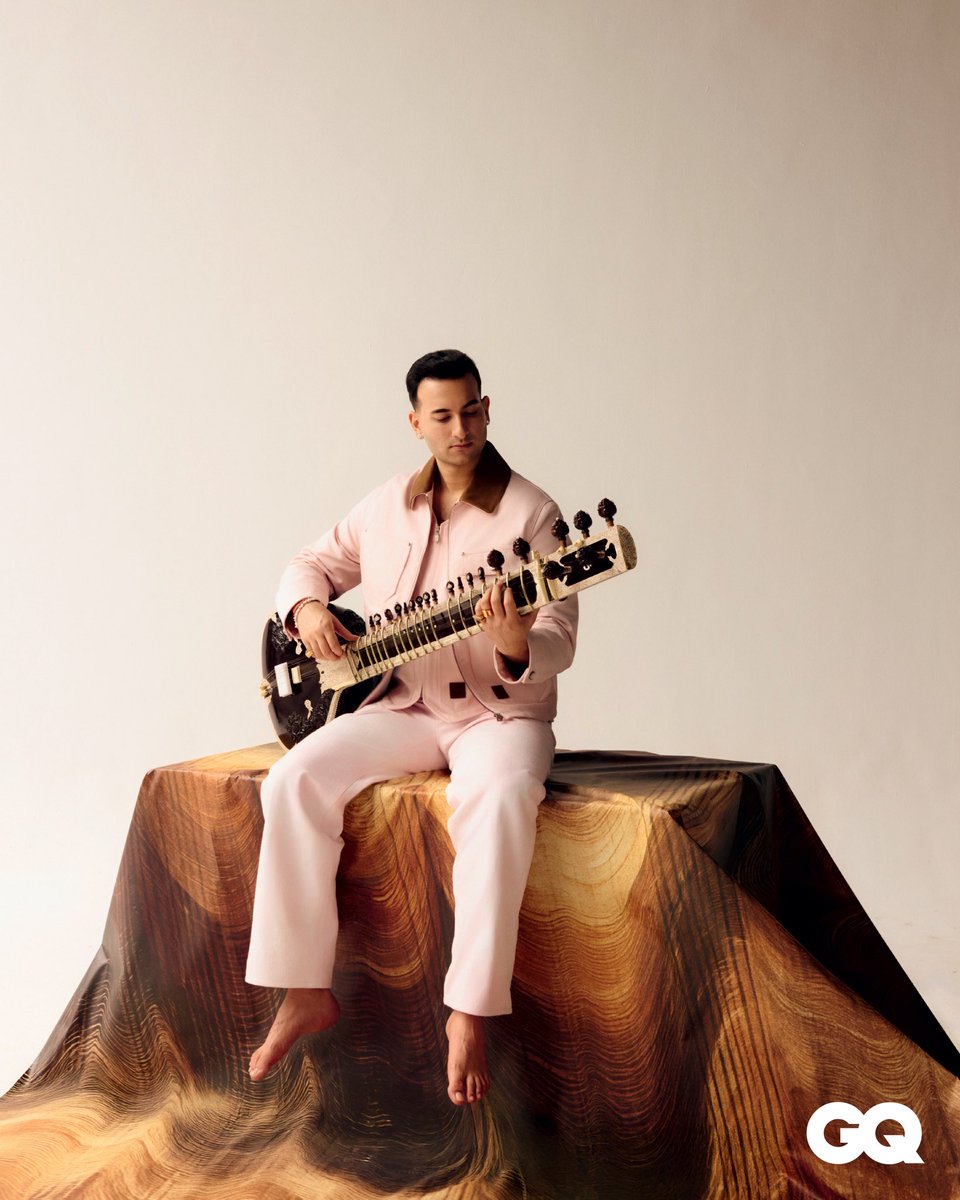 gqindia's tweet image. “This child has a lot of potential, but he needs the right guidance. Otherwise, he’ll be like a headless chicken in the world.”

#RishabRikhiramSharma opens up about how he became Pandit Ravi Shankar’s disciple

Read the full story: gqindia.visitlink.me/uv-Jog