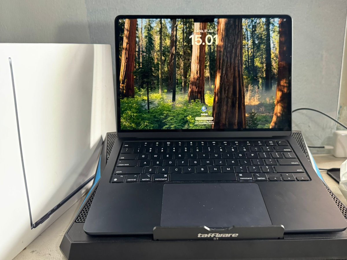 ramus_onos's tweet photo. Macbook Air M2 13 inch 2022 8/256 Normal Midnight Fullset Original
Spesifikasi
•RAM 8 GB
•SSD 256 GB
•M2 Processor https://t.co/Lu4QIc9Q06