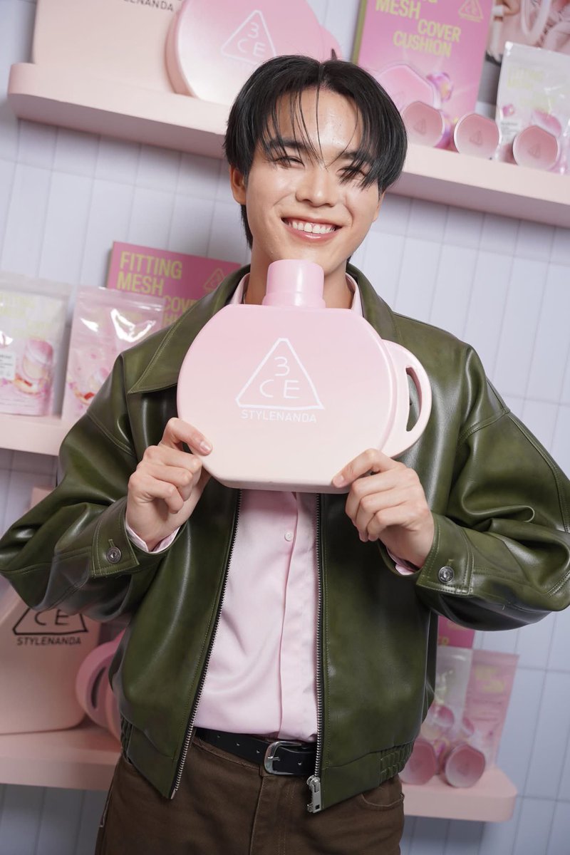 smilenwellness's tweet photo. นิ่งเป็นพี่กฤต ขยับเป็นน้องปิง
#3CExPing
#PingKrittanun https://t.co/nc7LdAQTf7