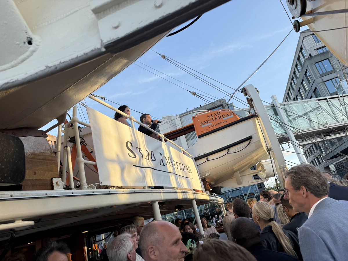 drsDannydeVries's tweet photo. Top avond #Sail Clipper Stad Amsterdam #netwerkevent Economische Zaken & Cultuur. Sterke toespraken directeur Ilknur Dönmez & wethouder Sofyan Mbarki. Oude bekenden gesproken zoals collega Tjapko Poppens (Amstelveen) & Ursula van Zandvliet Rozemeijer (MeerBusiness Amsterdam) https://t.co/rRMctQn5uq