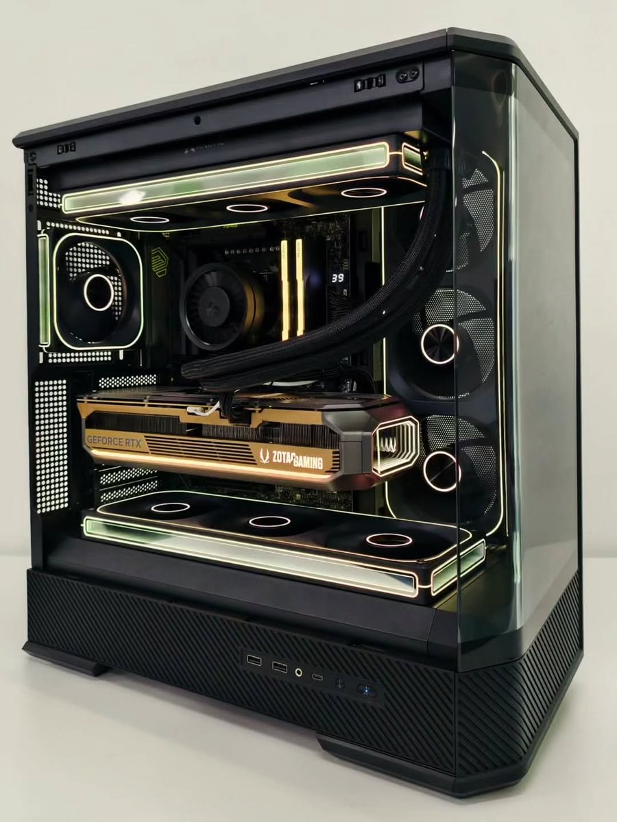 Là, c’est du lourd. Littéralement. 😏🔥

Crédits : @jenericracing 
#ZOTAC #RTX #PCGaming #FlexUltime #GamingLife