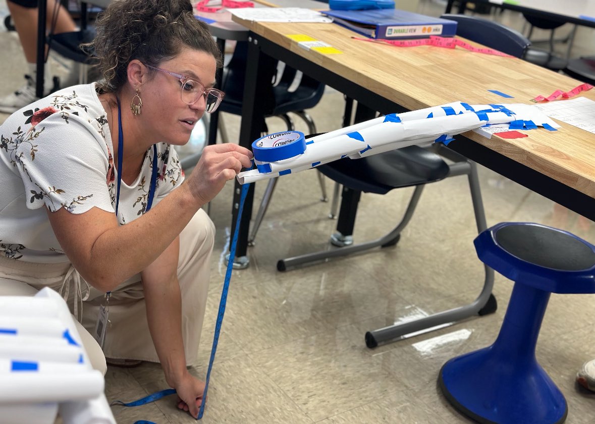 AmberBHaven's tweet image. #directinstruction throughout the week led to great #engineeringdesignprocess builds. These #cantilevers by 5th-8th graders show how building background knowledge promotes learning. They were all built in 15 minutes. #mwb, #retrieval, and #dailysheets for the win!