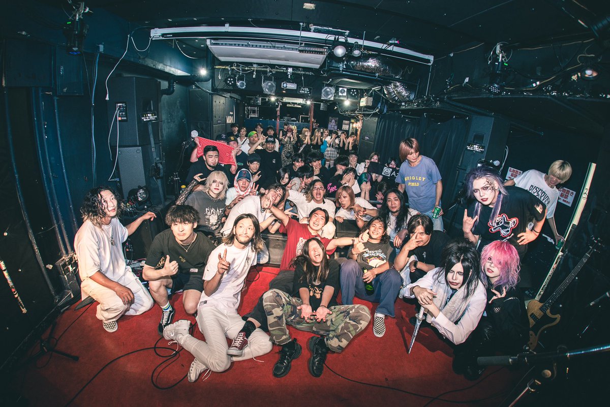 ユーリ (@yuri_hmbg) on Twitter photo 2025/8/21(木) 新宿SAMURAI
ユーリpre. 『 異響徒 』
出演してくれたバンドの皆さん、来てくれたお客さん、サポートしてくれた関係者の方々、本当にありがとうございました 🙇♂️
初の自主企画、最高の夜になりました!
📸 <a href="/Zig_zag__219249/">デスドライバー・小泉・デスドライバー</a> 2025/8/21(木) 新宿SAMURAI
ユーリpre. 『 異響徒 』
出演してくれたバンドの皆さん、来てくれたお客さん、サポートしてくれた関係者の方々、本当にありがとうございました 🙇♂️
初の自主企画、最高の夜になりました!
📸 <a href="/Zig_zag__219249/">デスドライバー・小泉・デスドライバー</a>