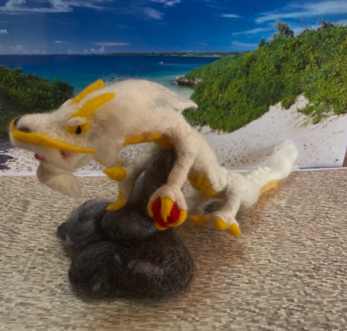 大きくてかっこいい白竜！
細部までこだわって作りました！
#こみっとプレイス 
#羊毛フェルト 
#白竜