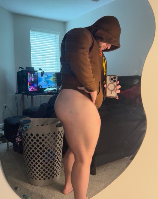 Watch Master Goonway's leaked NSFW photo on TwXstars