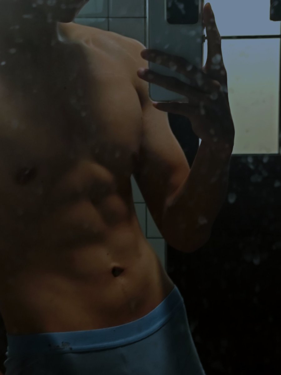 出汗了 滚过来给我舔干净
#028