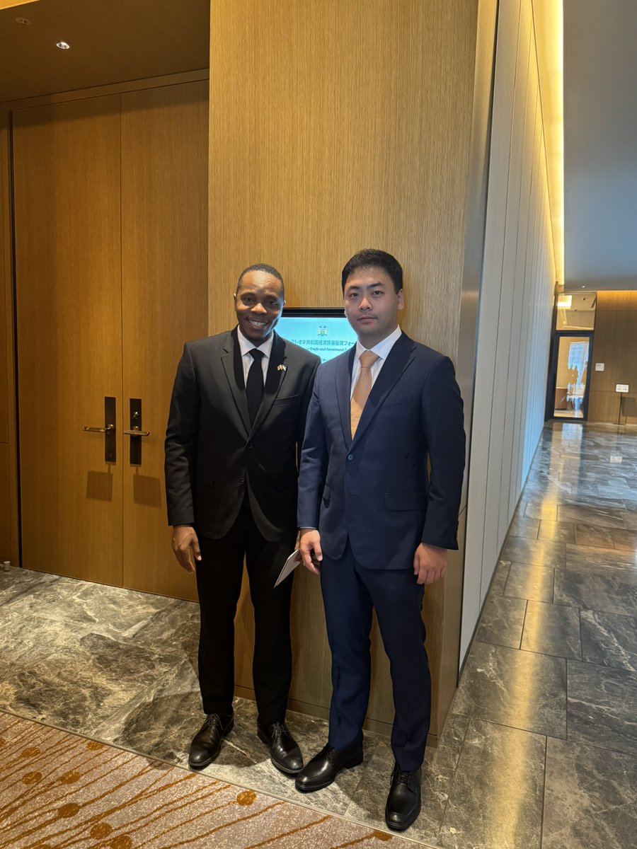 realyanxin's tweet image. Fun day in Yokohama!

Met with the Chief Minister of Sierra Leone and amazing builders &amp;amp; investors focused on Africa.

I was shilling hard:
Skip banks. Adopt crypto.