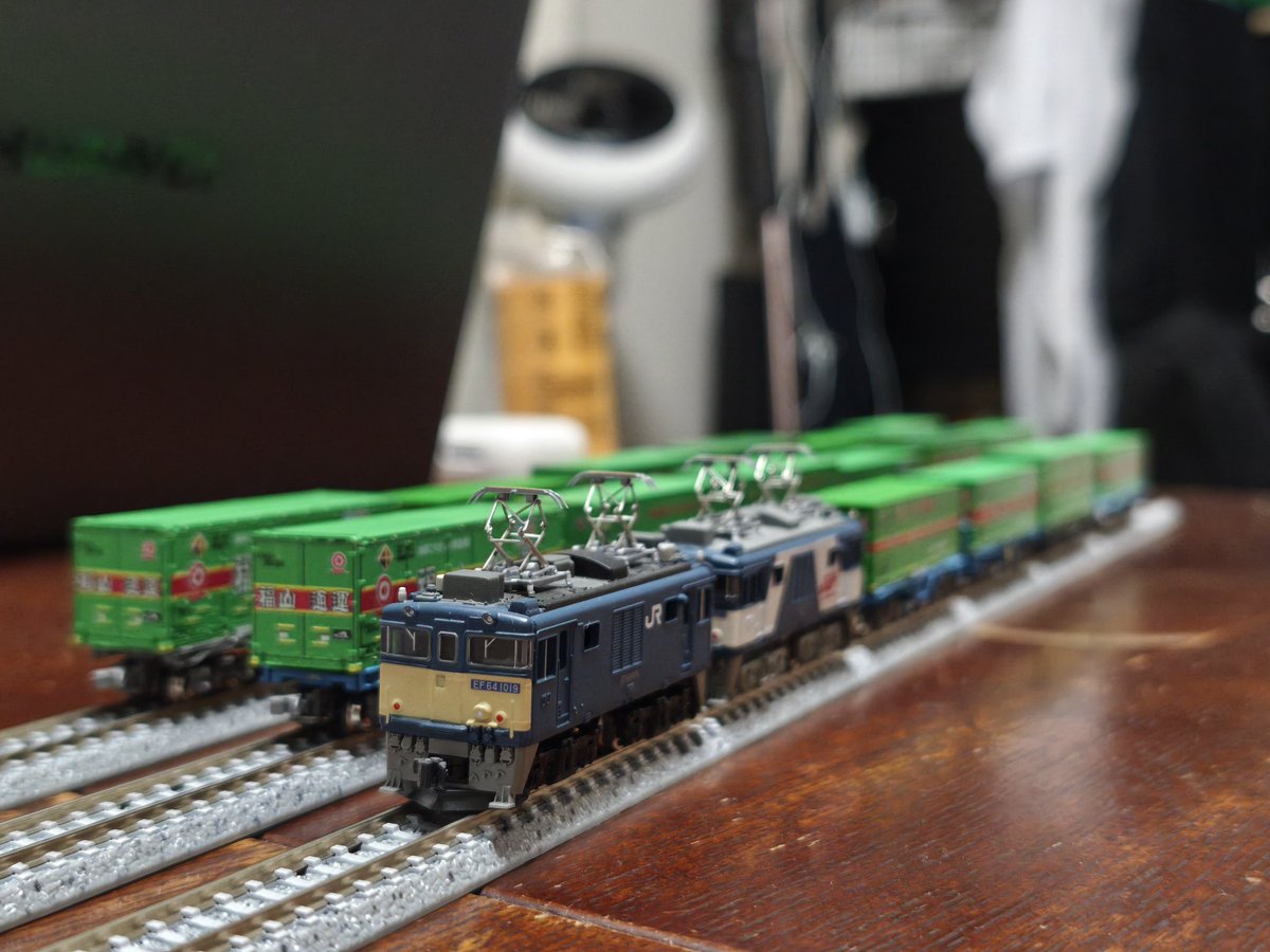 1978Shira's tweet photo. 今年のJAMの戦利品は、福山コンテナ。EF64牽引は無かったと思うが手元にカマを使ったので🙏あとコキが4両あればフル編成にできる！！水色のコキ104はいずれ塗替える予定。
#Bトレ 　
#Bトレは不滅なり https://t.co/1y2J1ONwCi