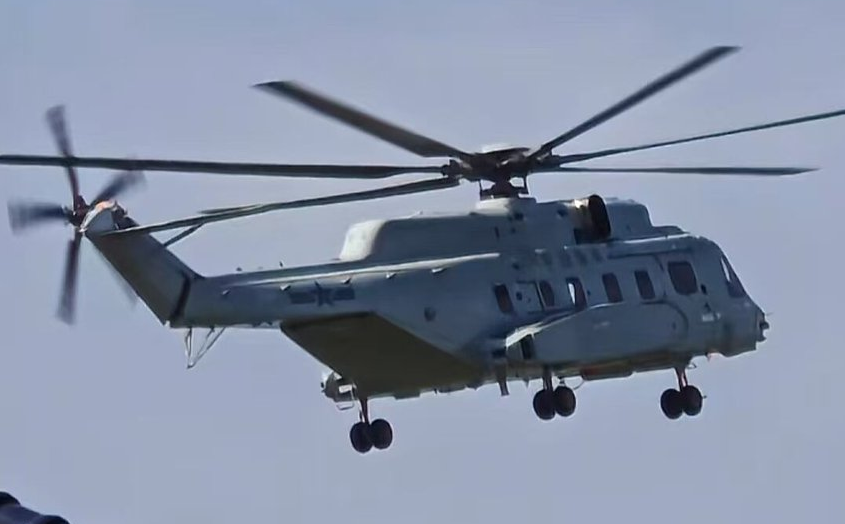 Roberto_yeager's tweet photo. Ah!Los buenos viejos tiempos...#ColdWar #ALBVT y un poco de humor... que falta hace...
Un #Aerospatiale SA321 #SuperFrelon lanzando un AM-39 #Exocet. Al lado el novísimo Z-8D de la #PLANAF, ya saben ustedes la razón...🤣 https://t.co/OTbU9vVIzt